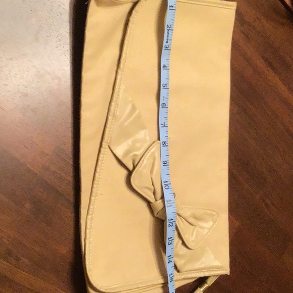 Vintage tan canvas clutch w bow - Picture 3 of 6